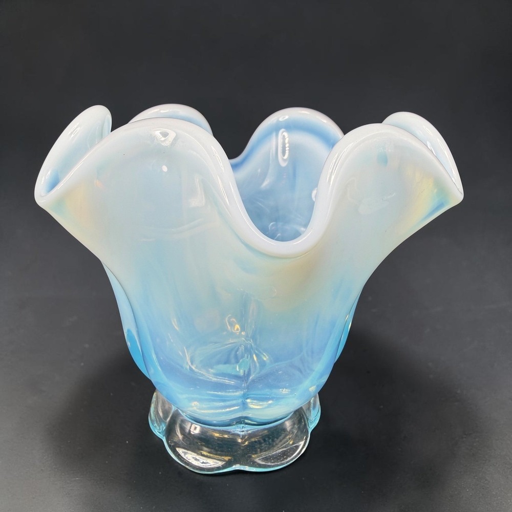 Duncan & Miller Canterbury Blue Opalescent Glass Ruffled Vase Art‎ Glass Decor